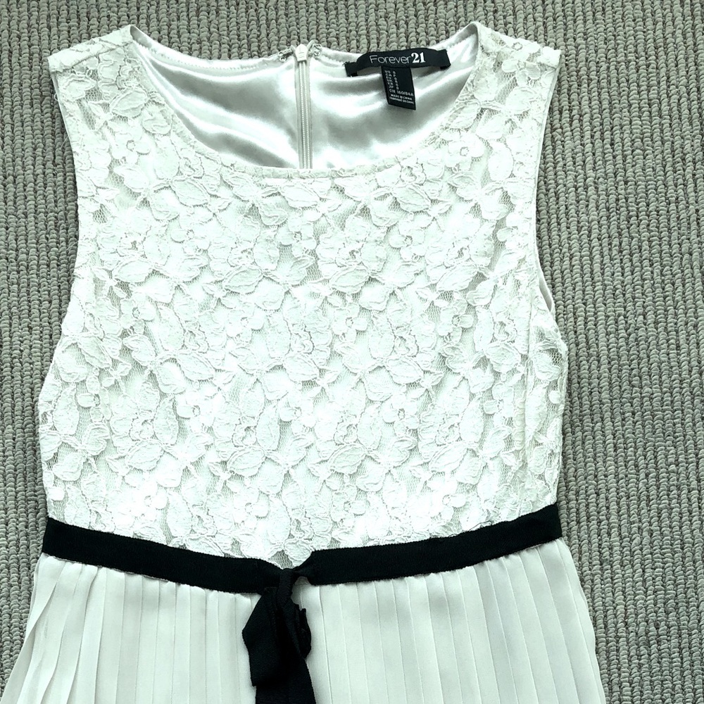 Dress. Party. Lace. Like new. Brand: Forever 21